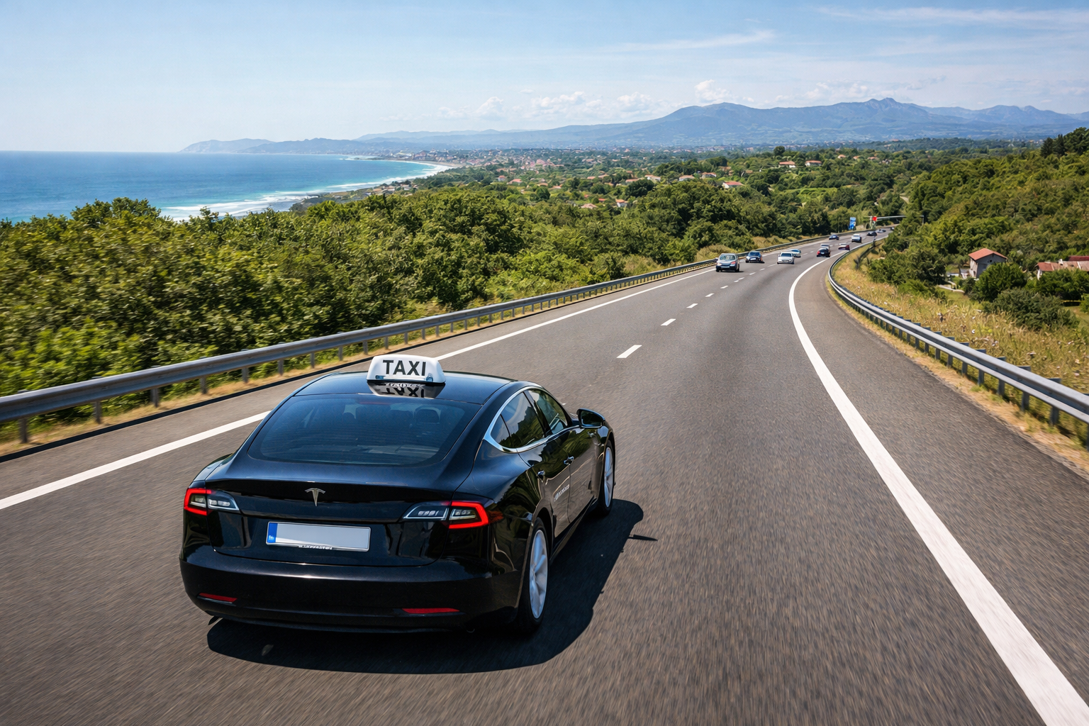 Berline Atlas sur route entre Bordeaux et Biarritz, transfert longue distance